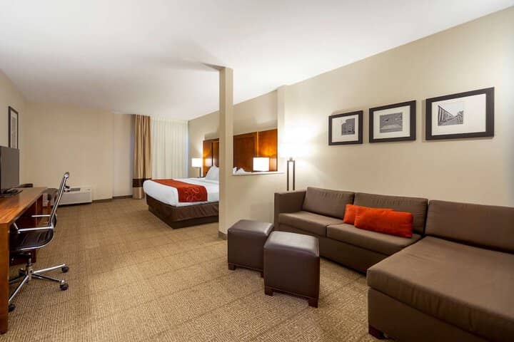 Room 8 of 40